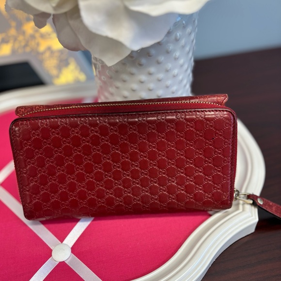 GUCCI Wallet, zipper around with ID pocket in very good condition, red color - Picture 4 of 11